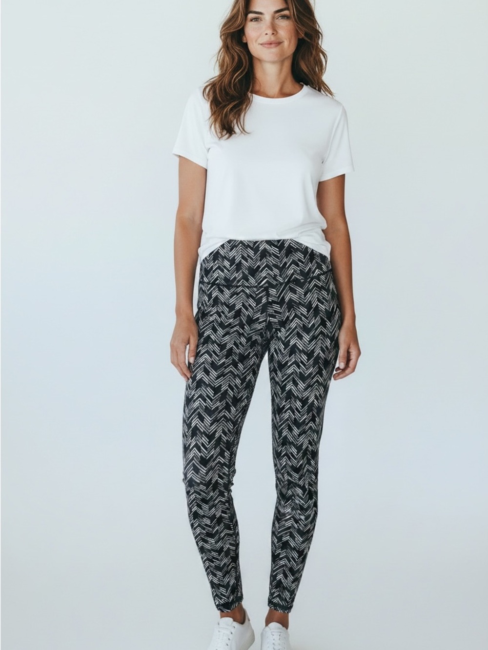 VICTORIA'S SECRET Black & White Chevron Print Leggings size large